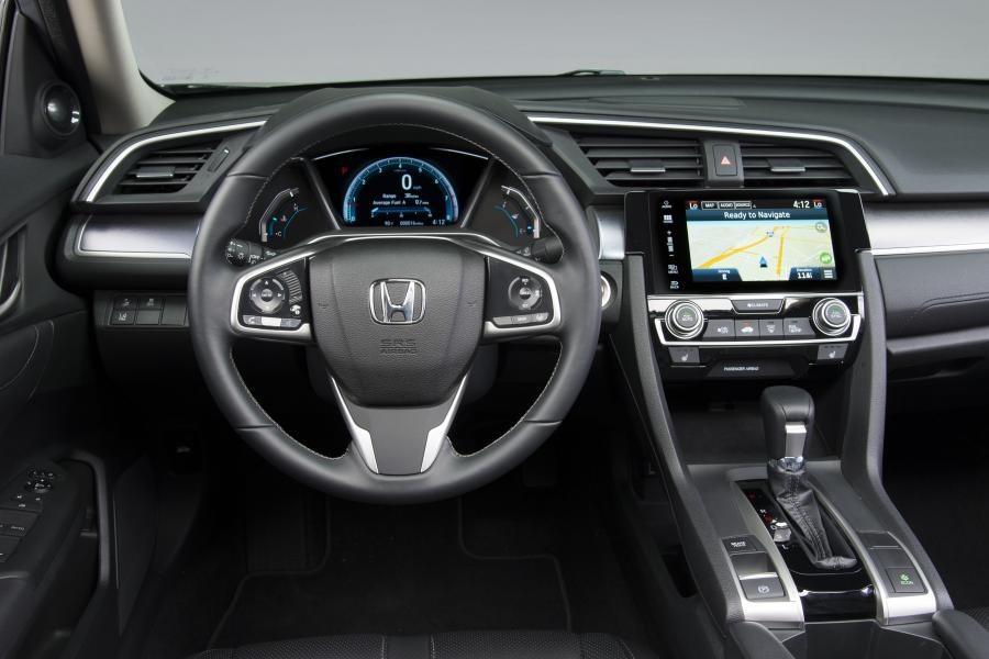 Торпедо Honda Civic Touring Sedan (FC1) 2015 года  (NA) (фото 13 из 40)